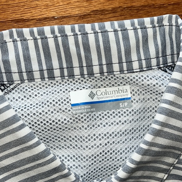 COLUMBIA SHORT SLEEVE BUTTON DOWN - Picture 4 of 6